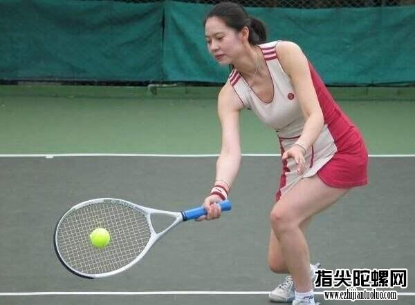 中国网球冠军胡娜为何“叛逃”海外