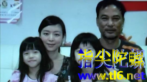 香港天水围灭门案：李柏森杀死太太金淑英及双胞胎女儿后挥刀自杀